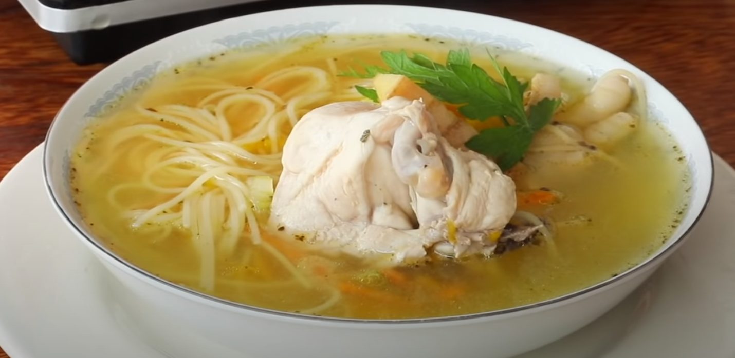 Sopa de Pollo - A Comer